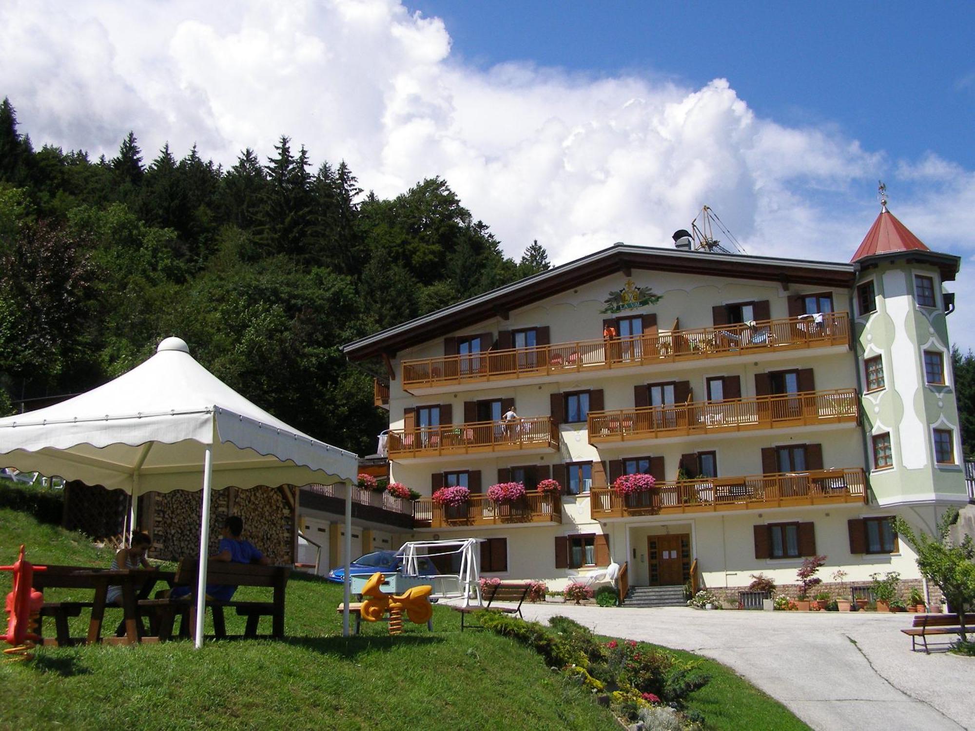 Appartamenti La Val Андало Стая снимка